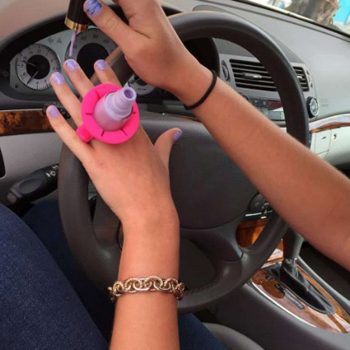 Bague porte-vernis insolite