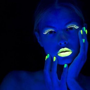 Vernis à ongles fluorescent